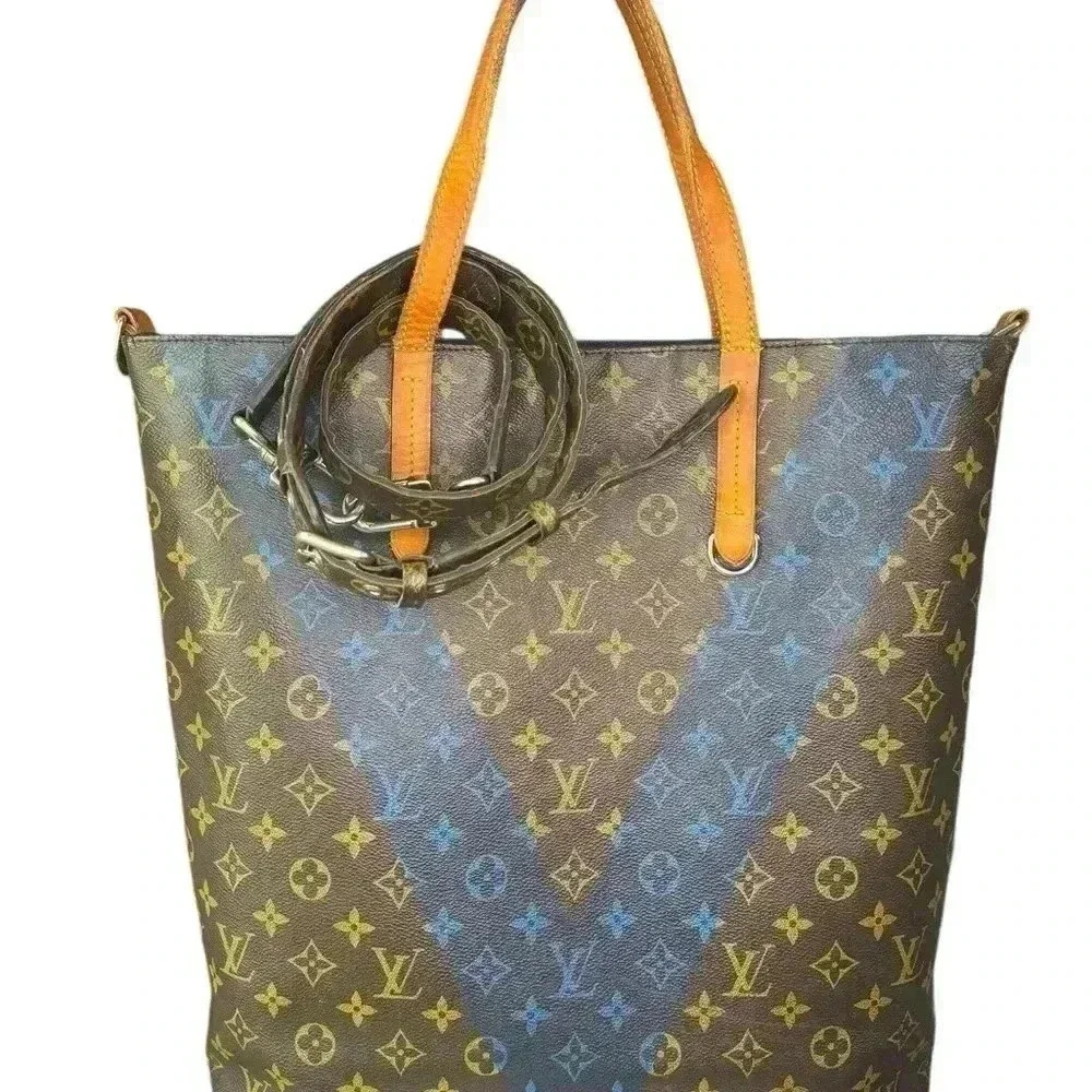 Louis Vuitton V Jour Blue Tote Crossbody Bag In Monogram Cambas. - Picture 4 of 16
